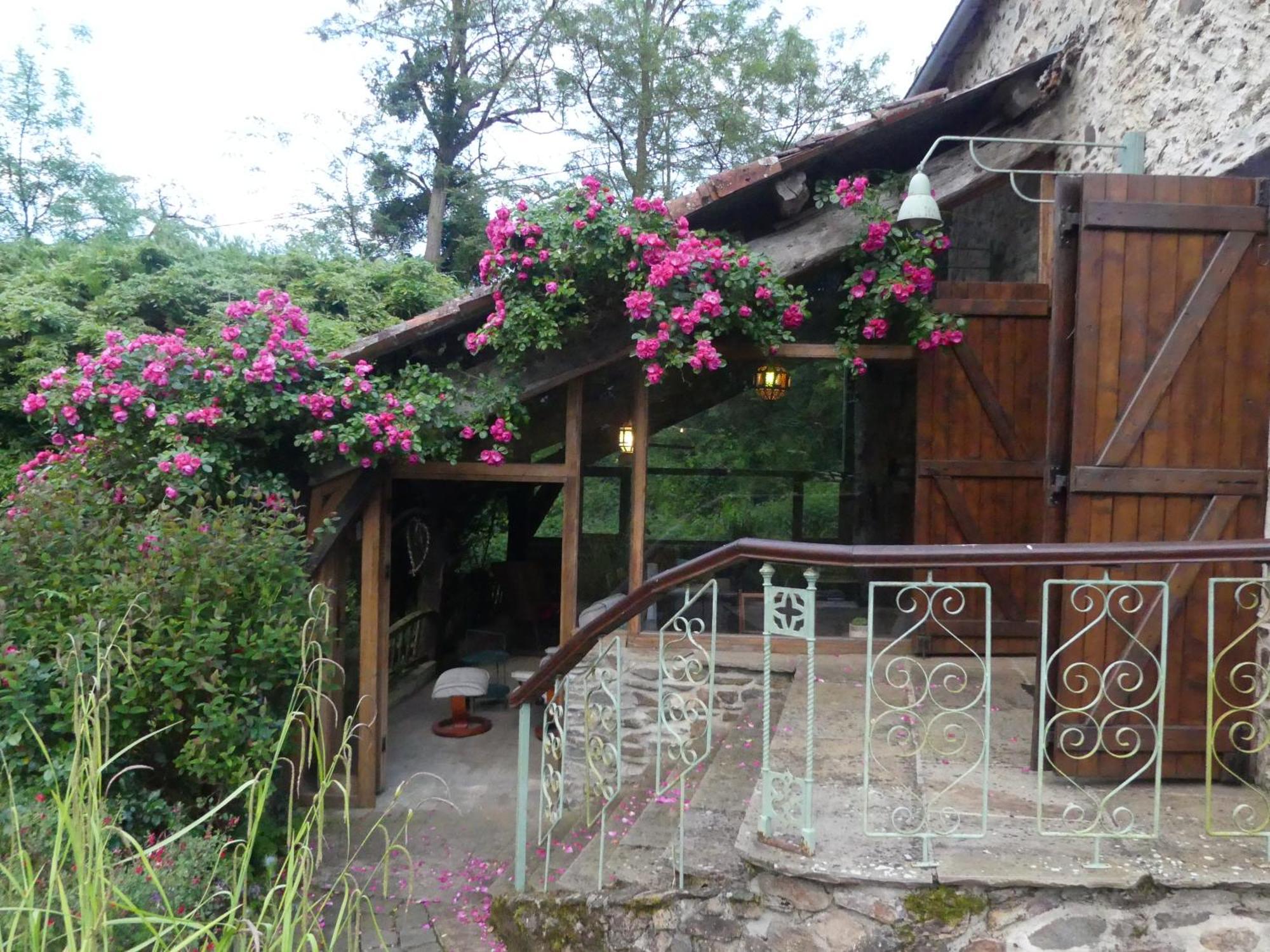 Bed and Breakfast Au Coeur Des Loges Saint-Bonnet-de-Bellac Exterior foto